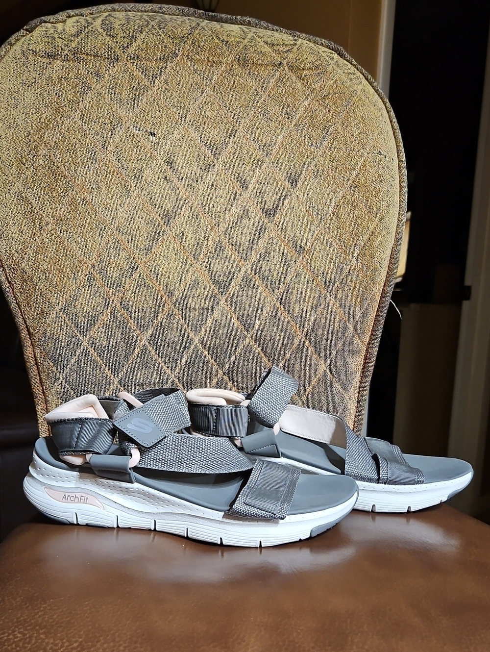 Skechers Arch Fit Pop Retro Z-Strap Sport Sandals Shoes Gray Light Pink White